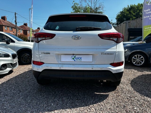 Hyundai Tucson 1.7 Crdi Blue Drive Se Nav Suv E SD17FRK White #3