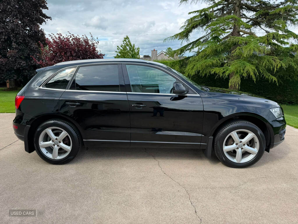 Audi Q5 2.0 Tdi 143 Quattro Se Start Stop Black #4