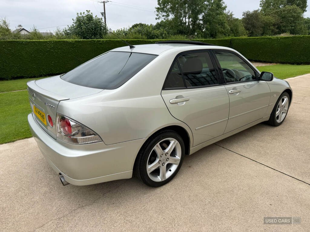 Lexus IS Saloon 2.0 S 200151 Green #2