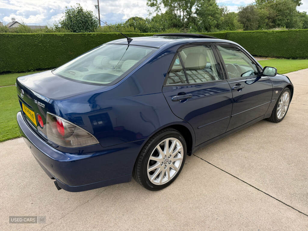 Lexus IS 200 2.0 Se Blue #2