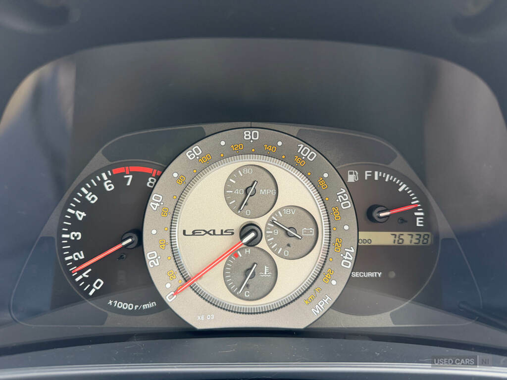 Lexus IS 200 2.0 Sport Red #6