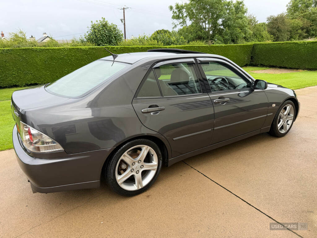 Lexus IS 200 2.0 Se Grey #2