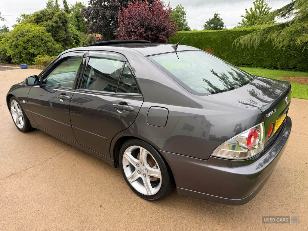Lexus IS 200 2.0 Se Grey #4