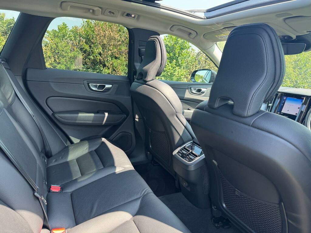 Volvo XC60 D4 R-design Smartphone, Harman Kardon, Wint Red #16