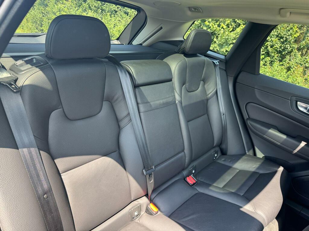 Volvo XC60 D4 R-design Smartphone, Harman Kardon, Wint Red #14