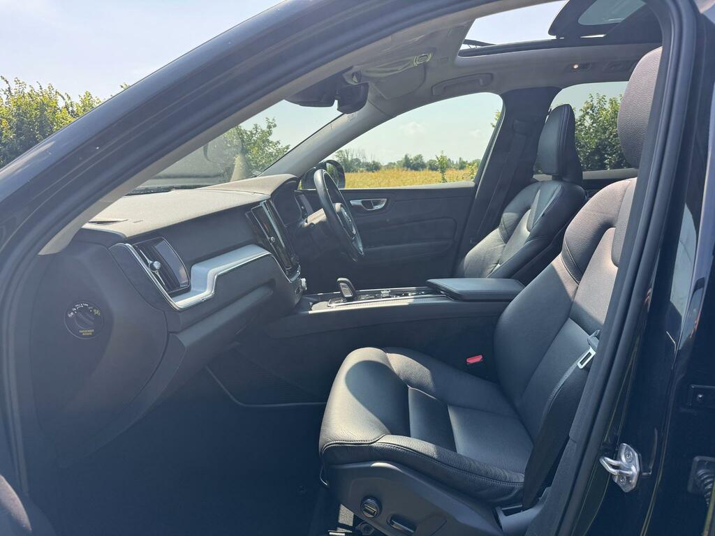 Volvo XC60 D4 R-design Smartphone, Harman Kardon, Wint Red #12