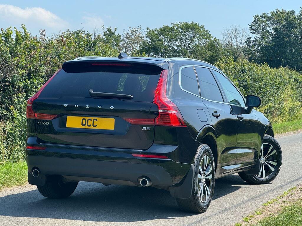 Volvo XC60 Momentum Black #4