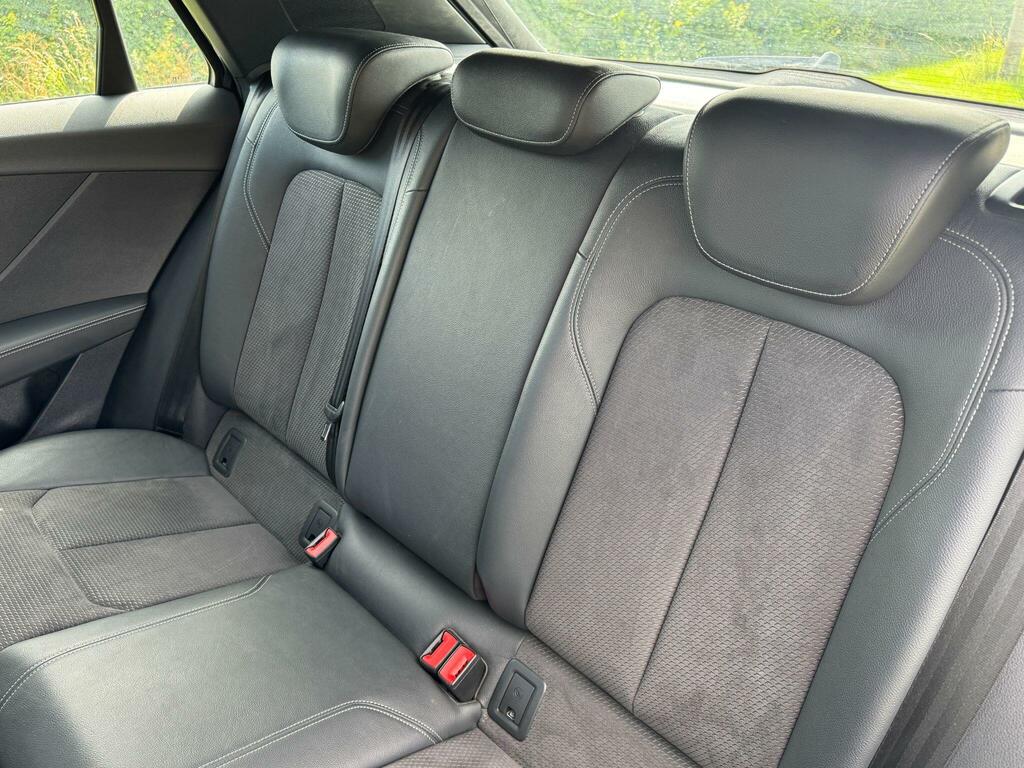 Audi SQ2 2L Null Black #18