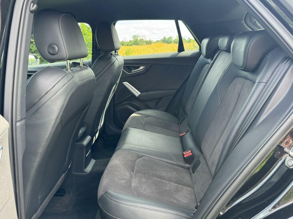 Audi SQ2 2L Null Black #17
