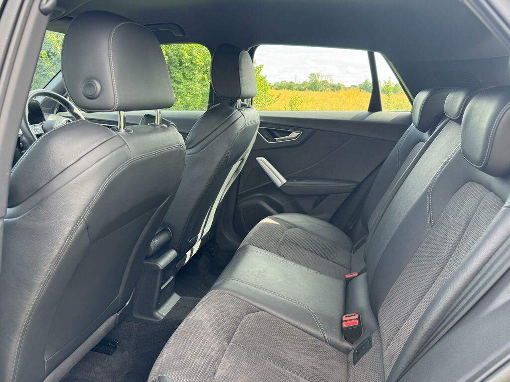 Audi SQ2 2L Null Black #16