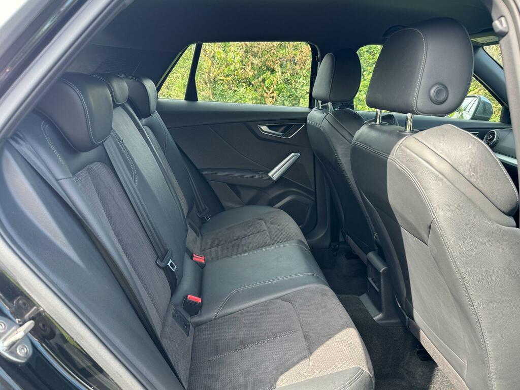 Audi SQ2 2L Null Black #14