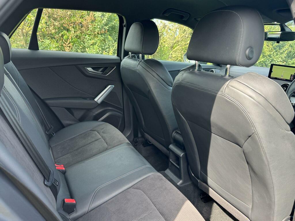 Audi SQ2 2L Null Black #15