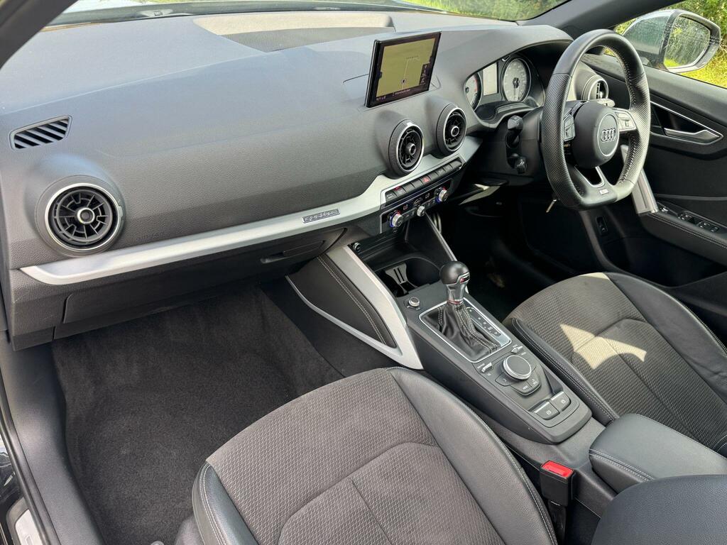 Audi SQ2 2L Null Black #12