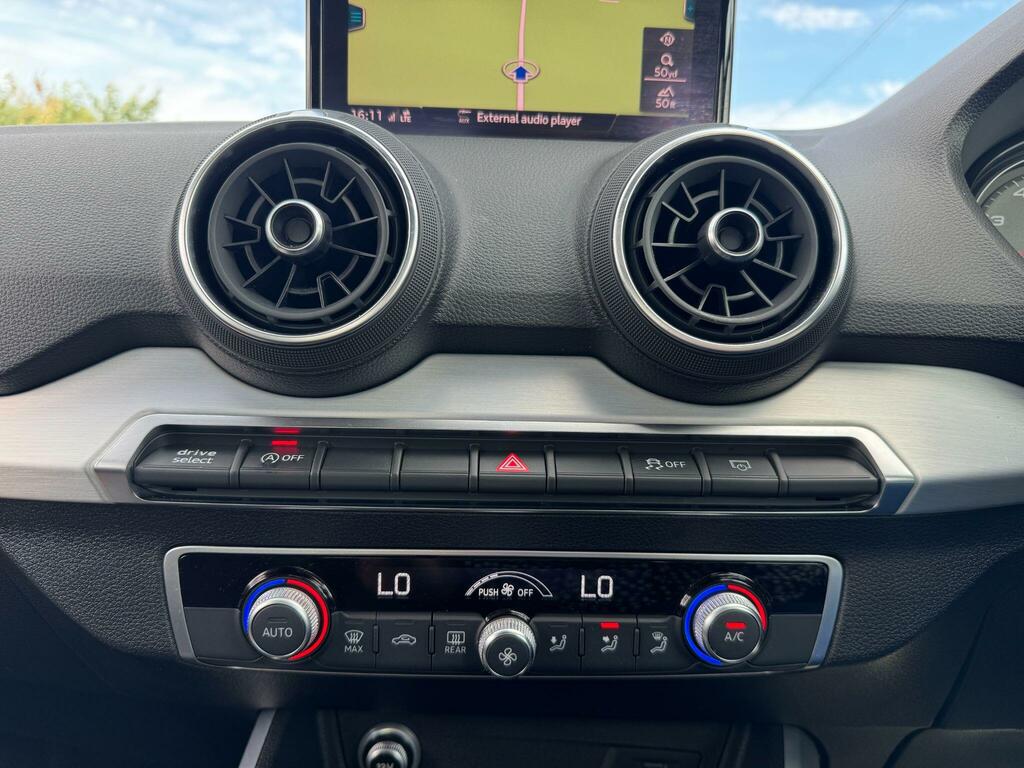 Audi SQ2 2L Null Black #10