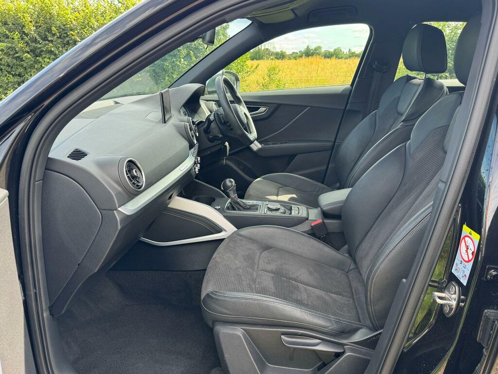 Audi SQ2 2L Null Black #11
