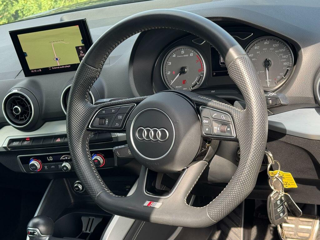 Audi SQ2 2L Null Black #9