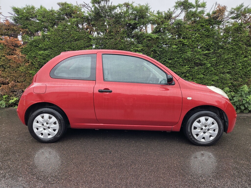 Nissan Micra 1.2 16V Initia Red