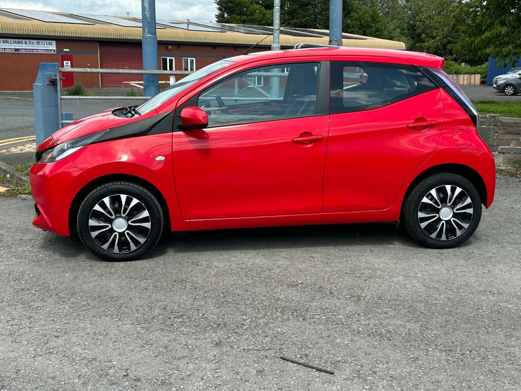 Toyota Aygo 1.0 Vvt-i X-play Hatchback Euro Red #4