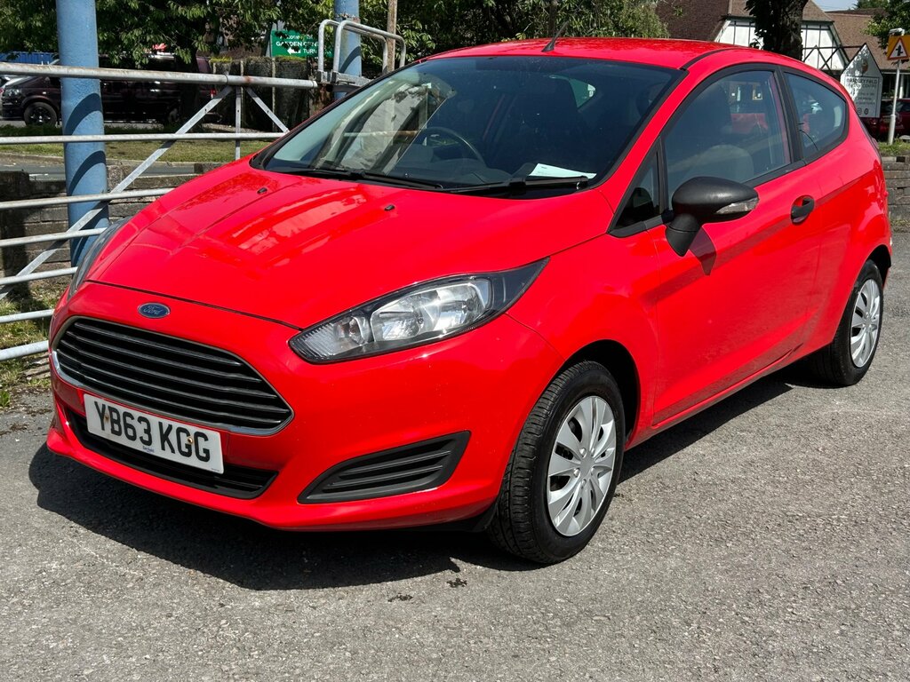Ford Fiesta 1.25 Studio Hatchback Euro 5 60 Red