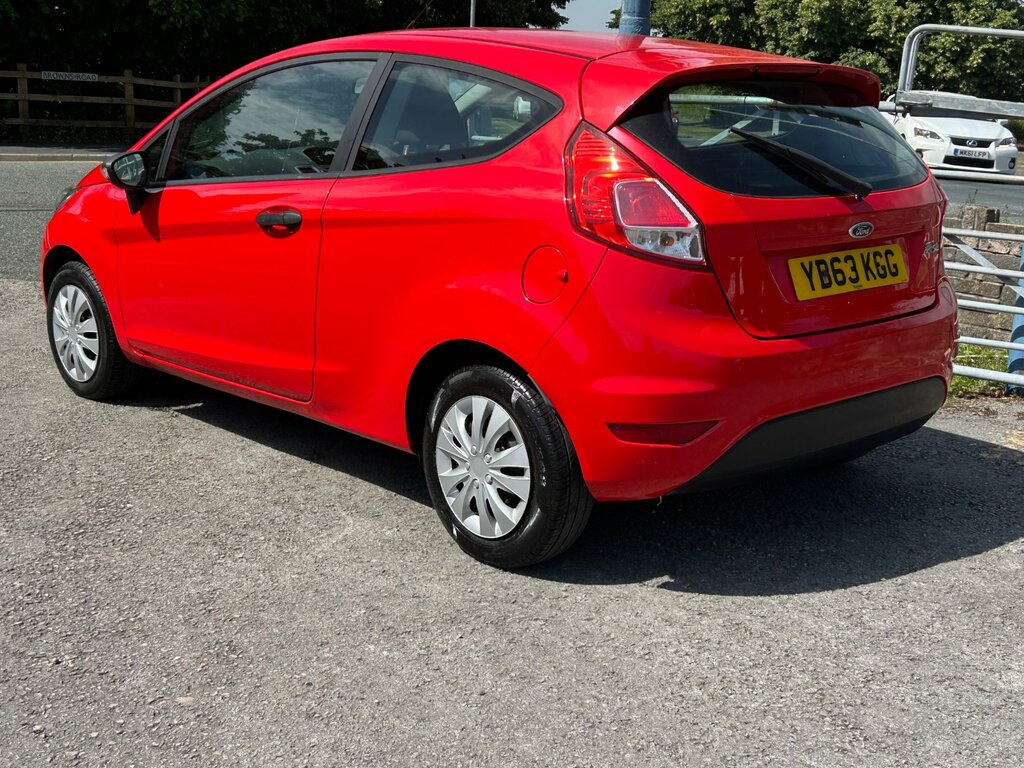 Ford Fiesta 1.25 Studio Hatchback Euro 5 60 Red #2