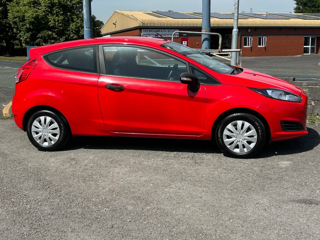 Ford Fiesta 1.25 Studio Hatchback Euro 5 60 Red #4