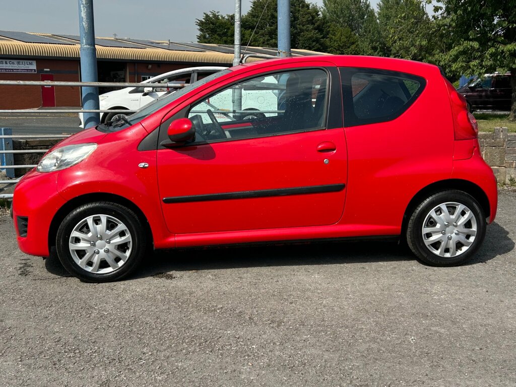Peugeot 107 1.0 12V Urban Hatchback 2 Tronic Euro 4 Red #4