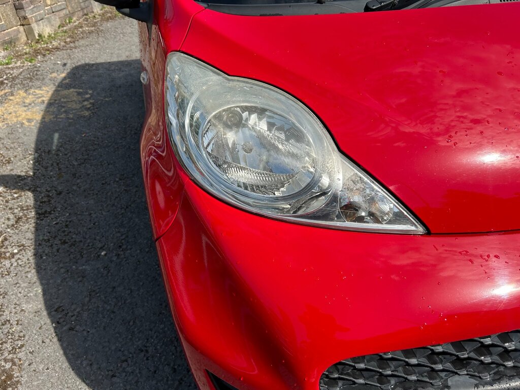 Peugeot 107 Verve 20 A Year Black #7