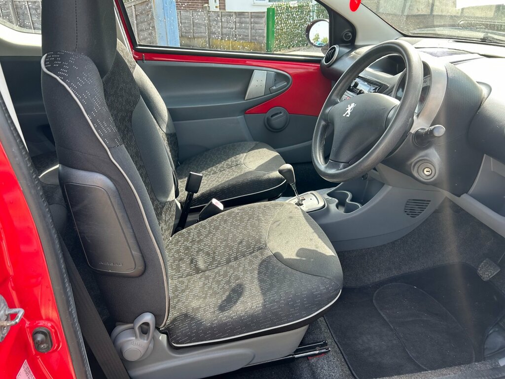 Peugeot 107 Verve 20 A Year Black #9
