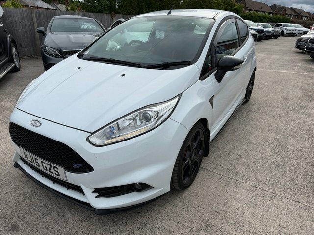 Ford Fiesta 2015 1.6T Ecoboost St-2 Hatchback Manua White