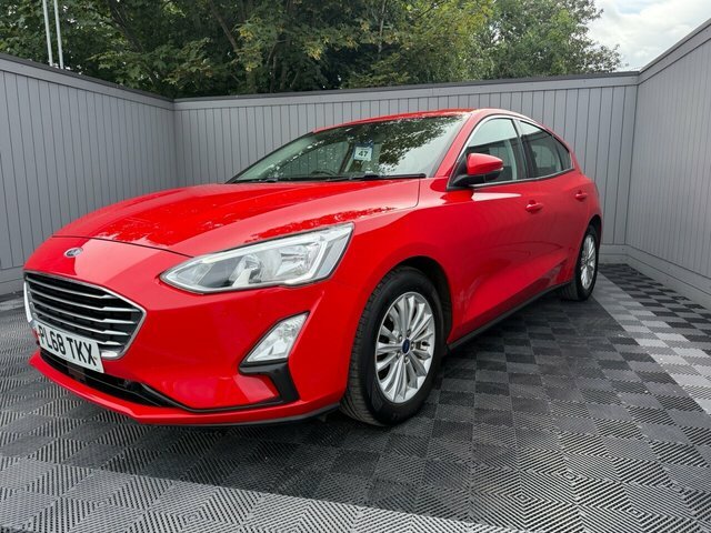 Ford Focus 2018 1.0T Ecoboost Titanium Hatchback M Red