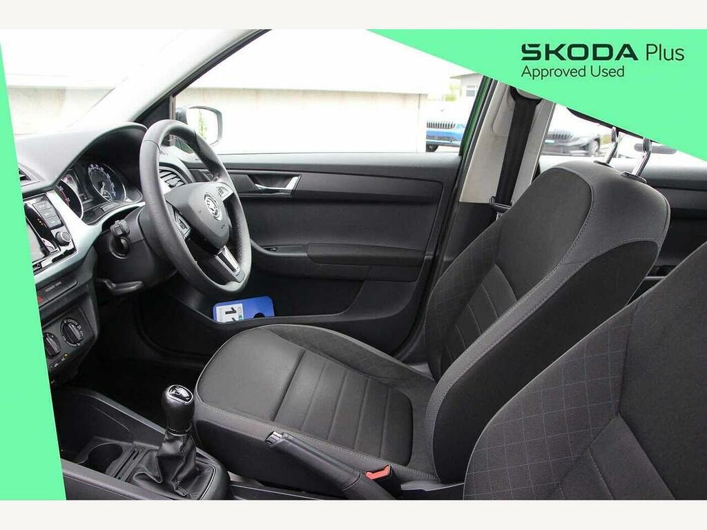 Skoda Fabia 2019 1.0 Tsi Colour Edition Green #2