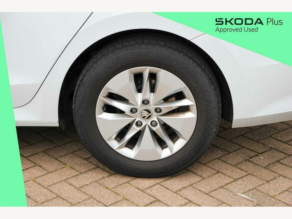 Skoda Octavia 2022 2.0 Tdi Se Technology Dsg White #5