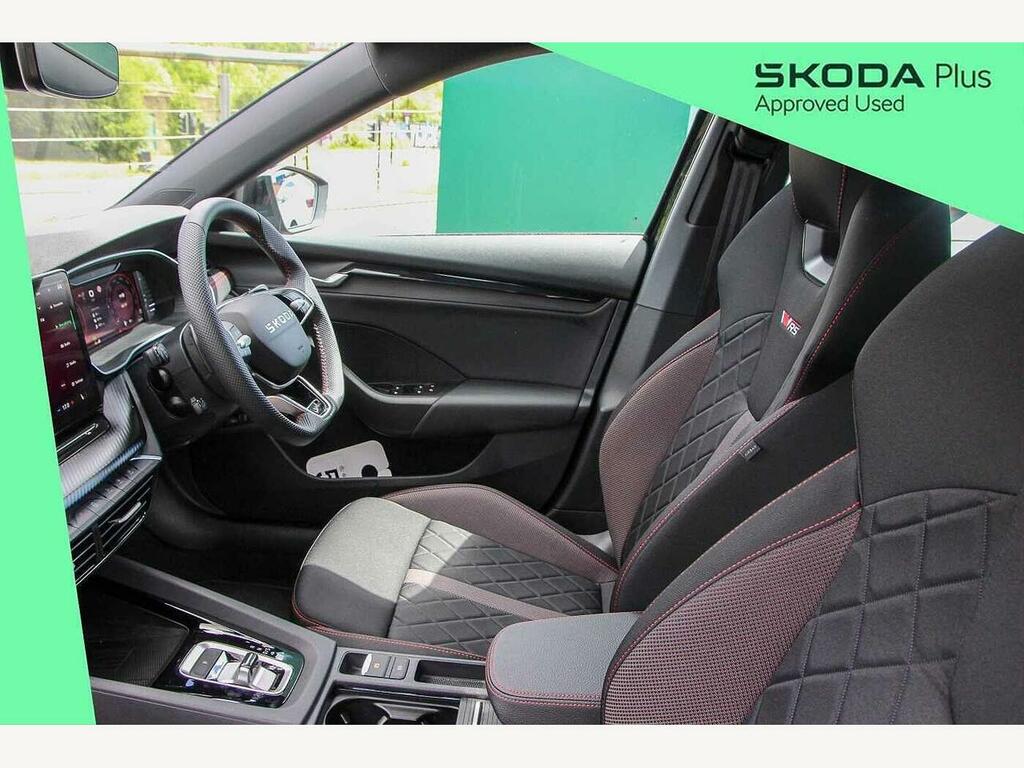 Skoda Octavia 2025 2.0 Tsi Vrs Dsg Black #2