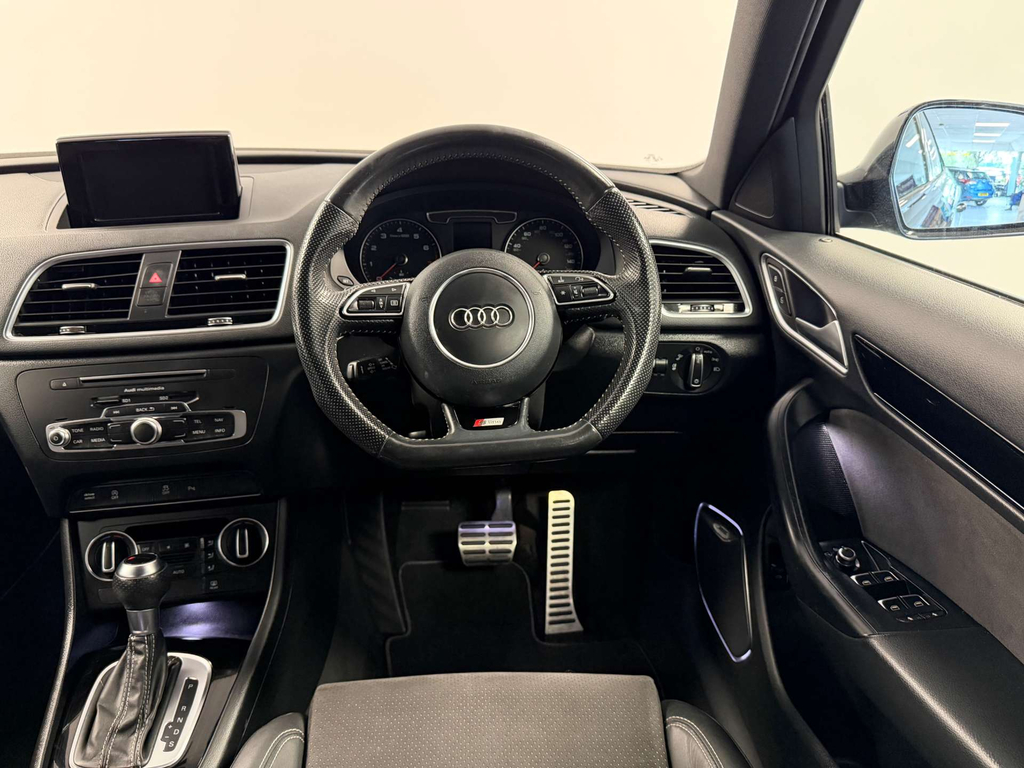 Audi Q3 Black Edition Tfsi DN18XHY  #3