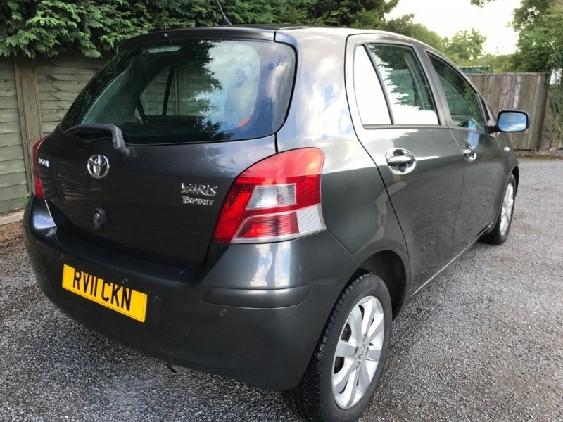 Toyota Yaris Vvt-i T Spirit Grey #4