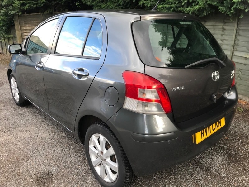 Toyota Yaris Vvt-i T Spirit Grey #3