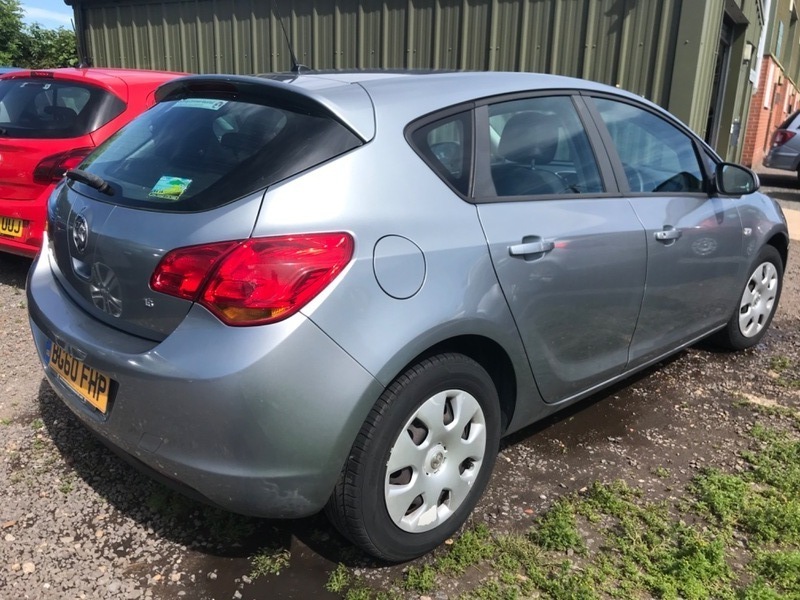 Vauxhall Astra 1.6 Exclusiv Silver #2
