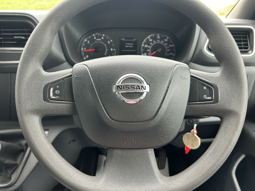 Nissan NV400 Panel Van White #11