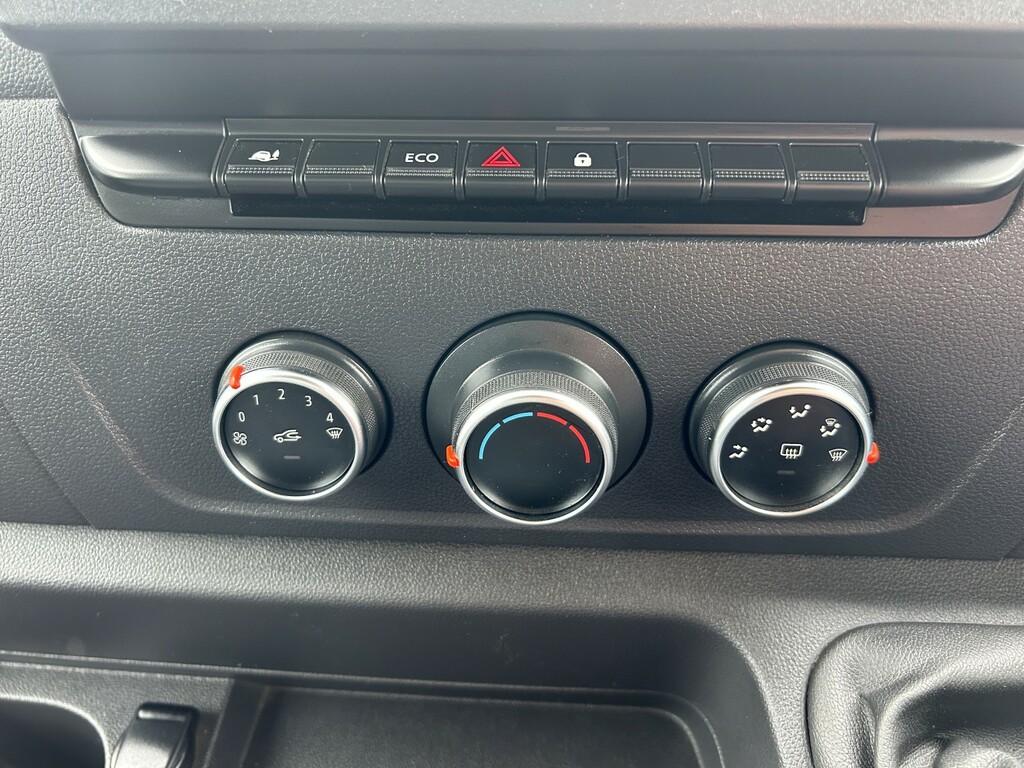 Nissan NV400 Panel Van White #10