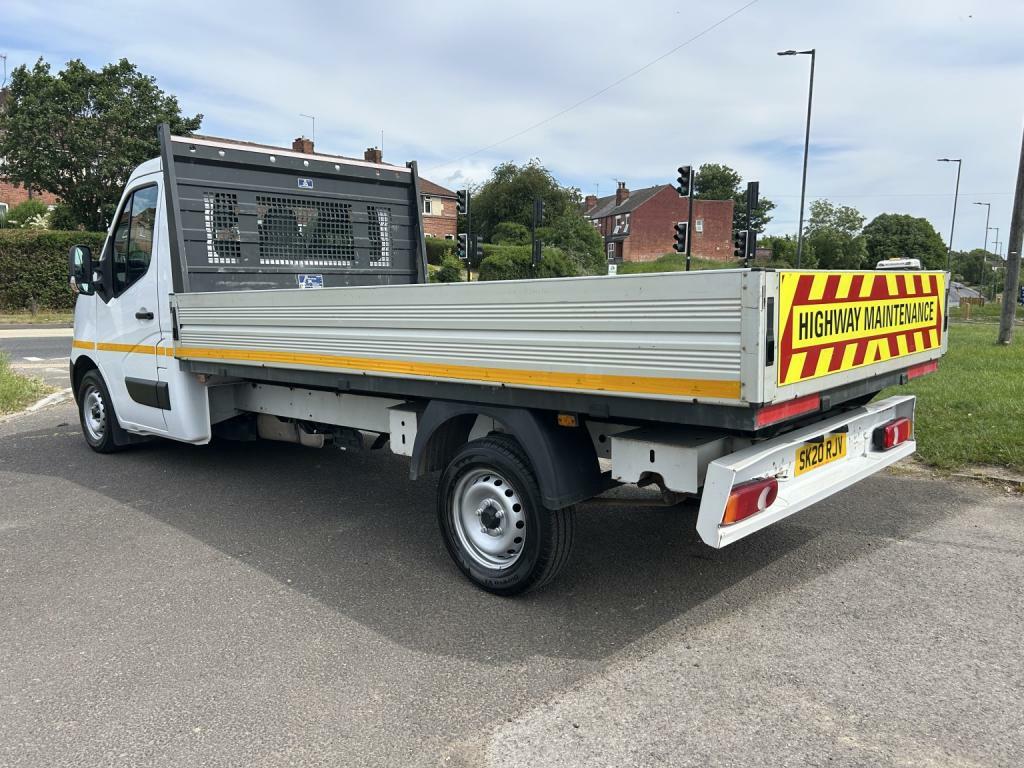 Nissan NV400 Panel Van White #16