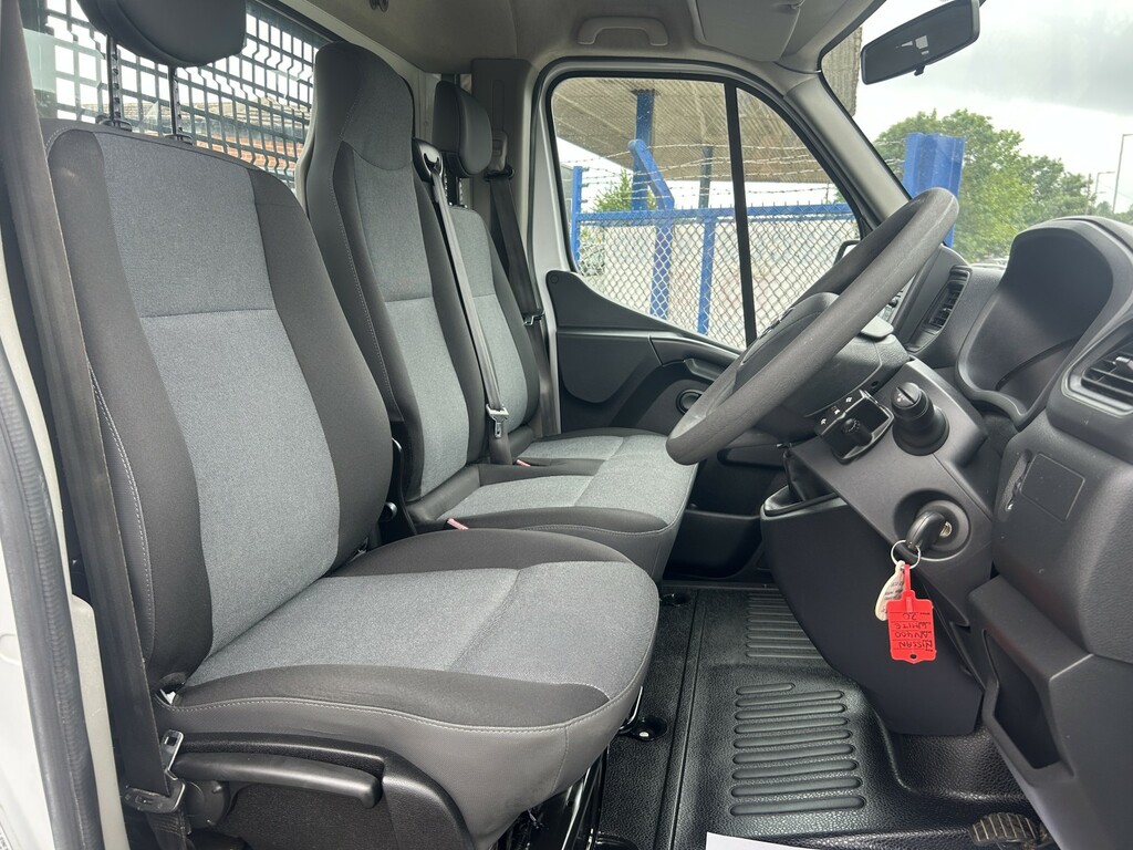 Nissan NV400 Panel Van White #5