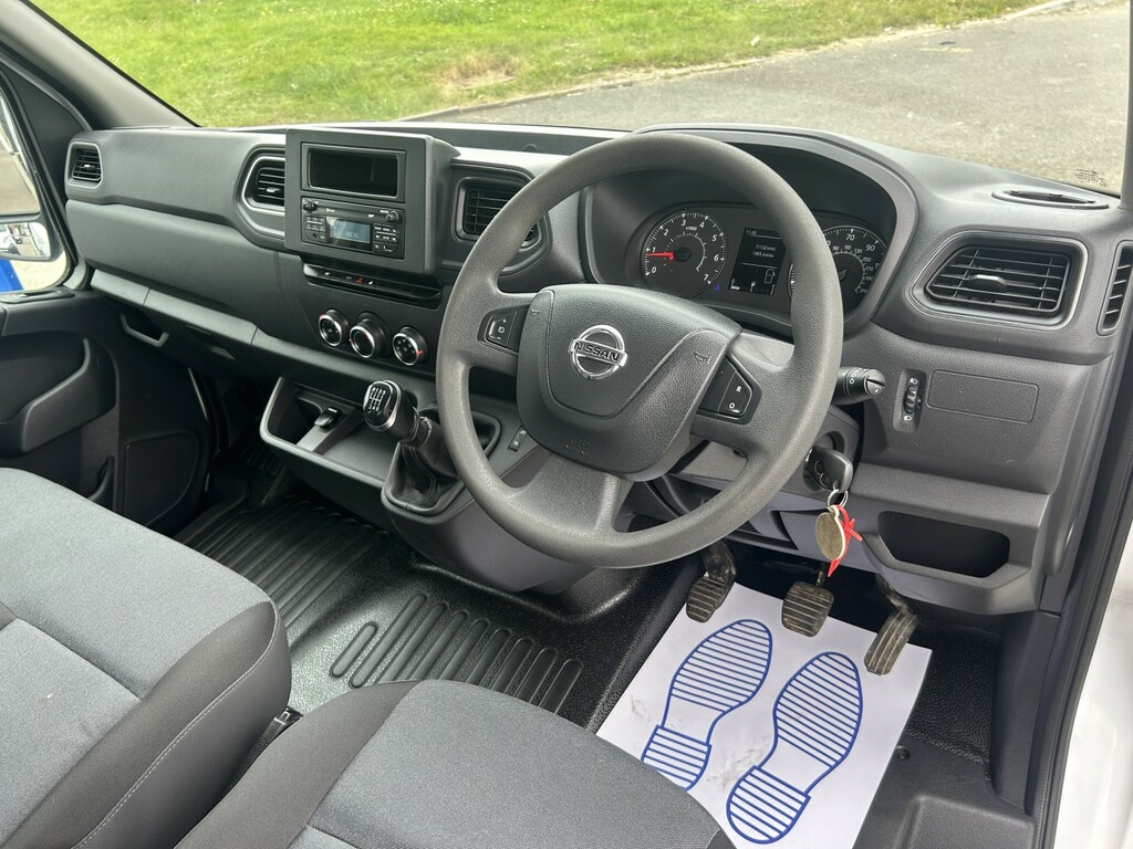 Nissan NV400 Panel Van White #7