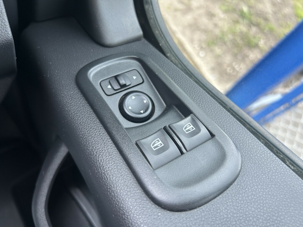 Nissan NV400 Panel Van White #13