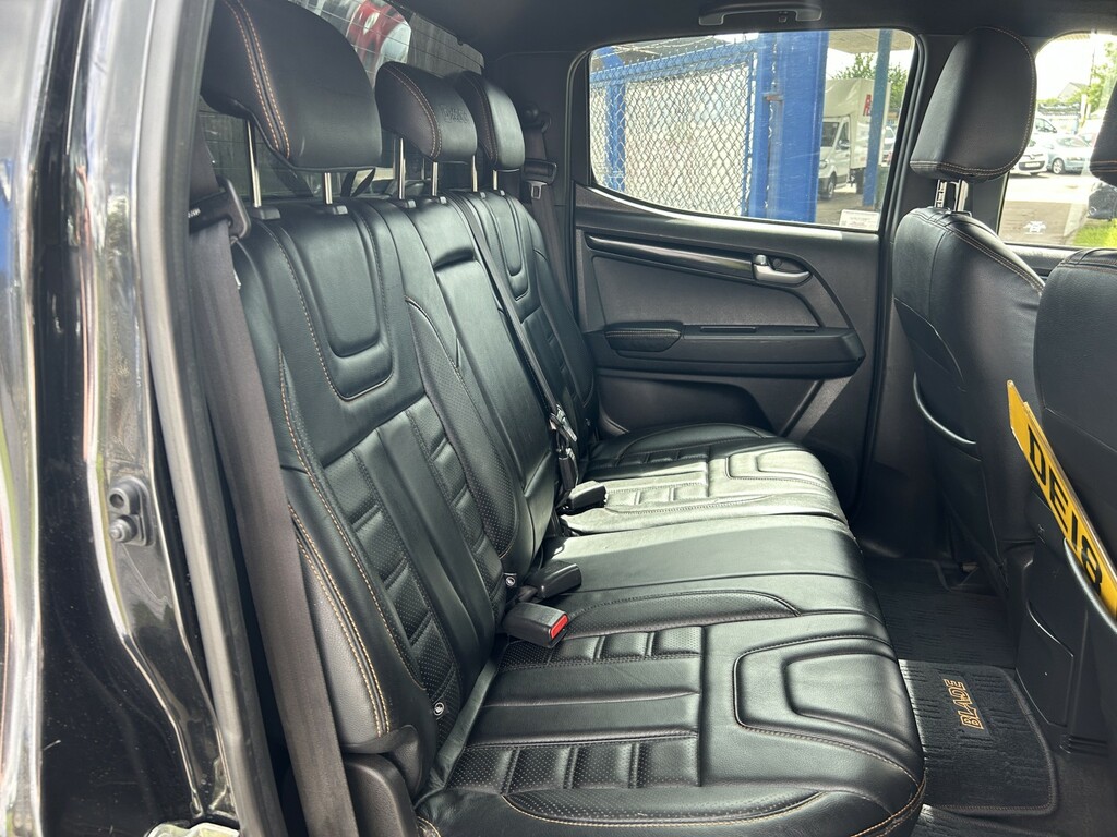 Isuzu D-Max 1.9 Td Blade 4Wd Euro 6 Black #8