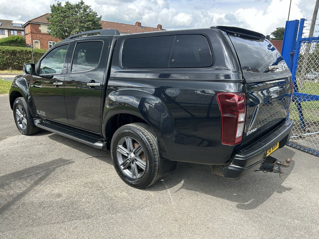 Isuzu D-Max Pickup 1.9 Td Blade Double Cab Pick Up 2018 Black #3