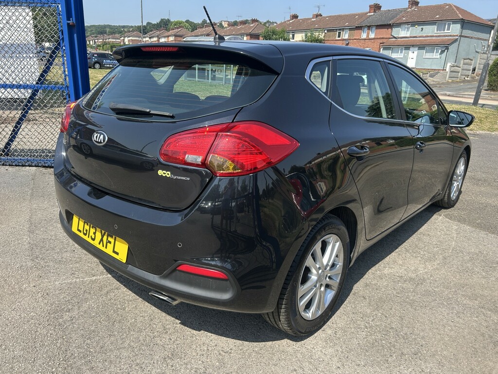 Kia Ceed Hatchback 1.6 Crdi Ecodynamics 2 2013 LG13XFL Black #4