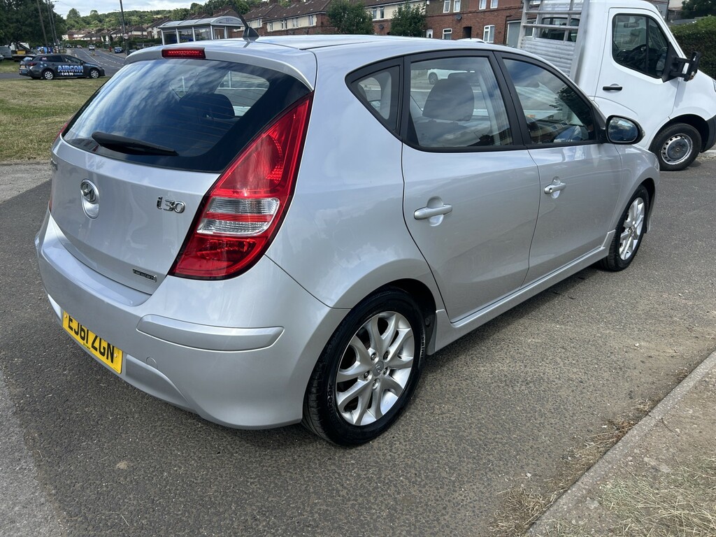 Hyundai I30 1.6 Crdi Comfort Silver #4