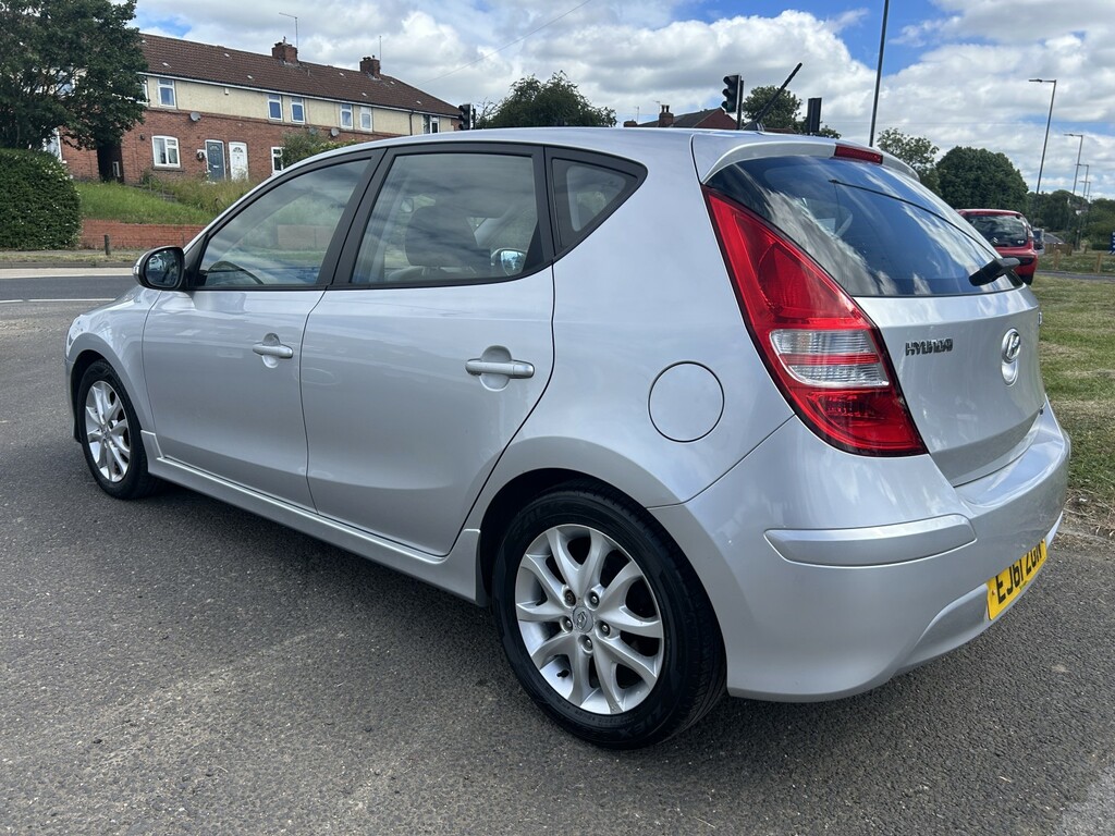 Hyundai I30 1.6 Crdi Comfort Silver #3