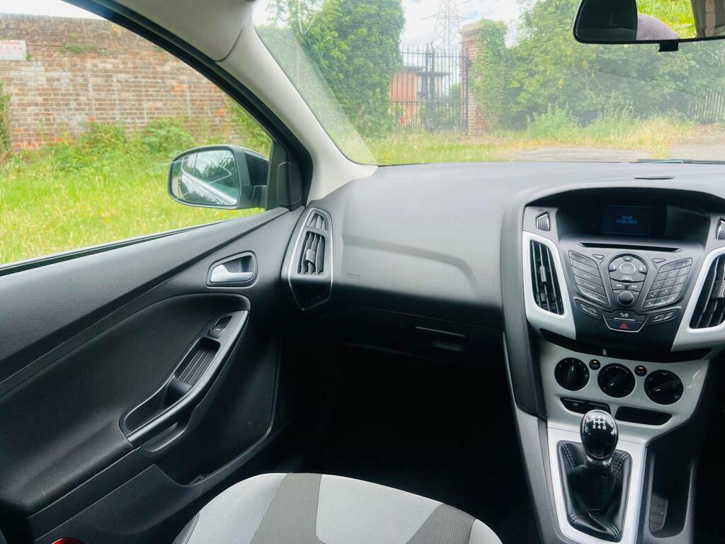 Ford Focus Hatchback 1.6 Zetec Euro 5 201261 Silver #26