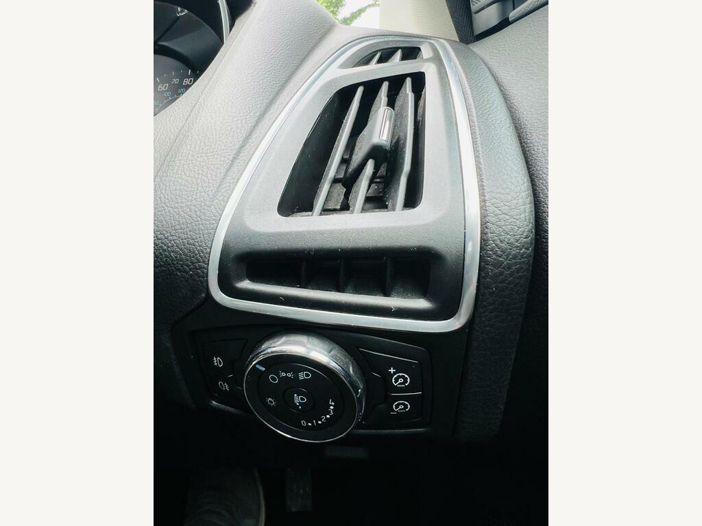 Ford Focus Hatchback 1.6 Zetec Euro 5 201261 Silver #54